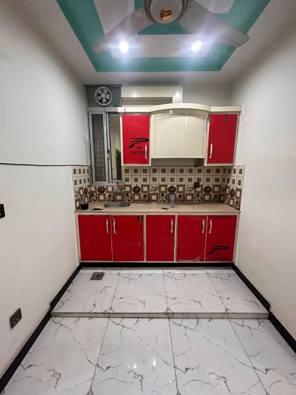 Flat for rent for bachral 2bed tv lounge 2bath kitchen pani bijli 24 hours location jan calony 3