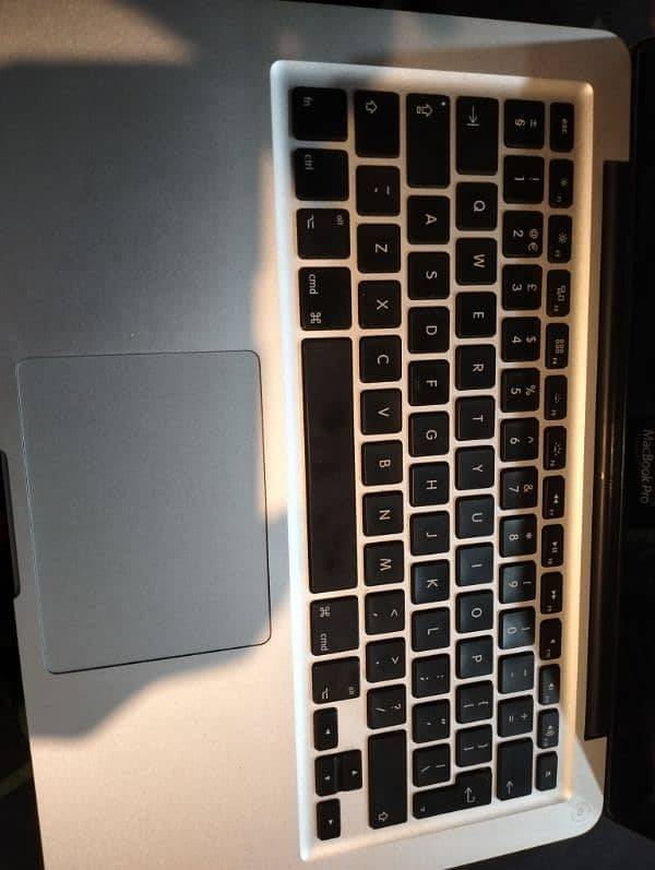 Mac book pro 4Gb 2