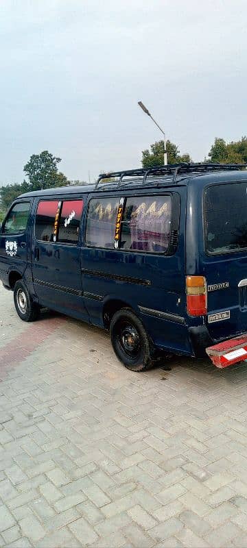 Toyota hiace van 10