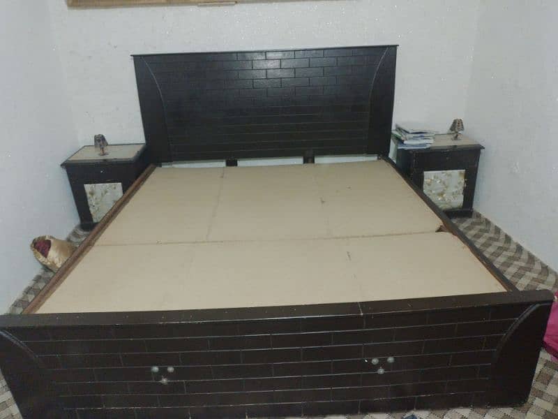 King size bed without foam and sides table 0