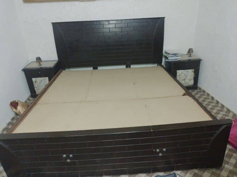 King size bed without foam and sides table 1