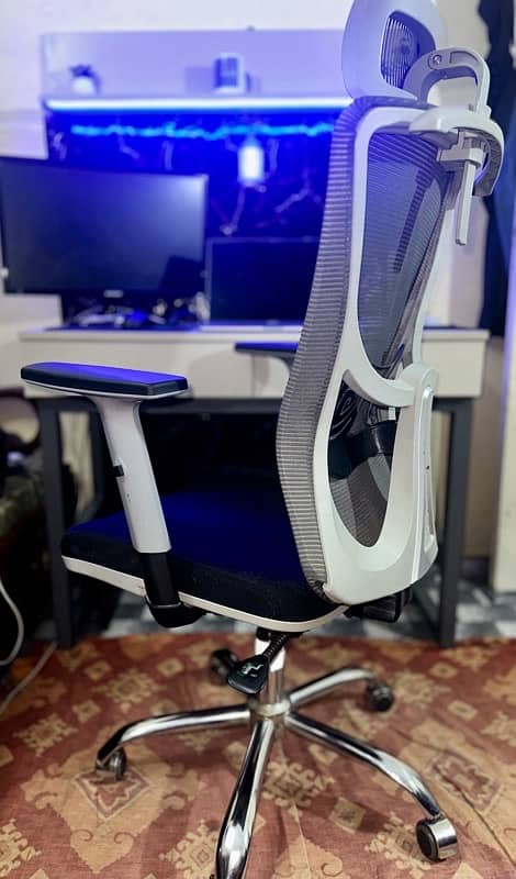 Revoulving Premium Computer Chair 5