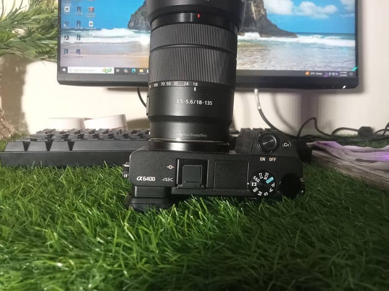 Sony 6400 with  Sony 18/135mm 4