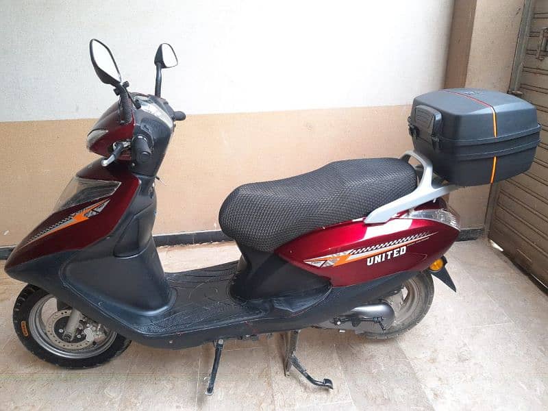 UNITED UC 100cc Scooty 8