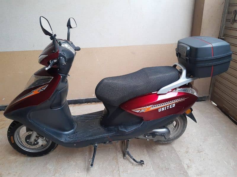 UNITED UC 100cc Scooty 9