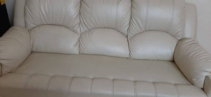 5 Seater Sofa (Molty Foam) Just Like New 1