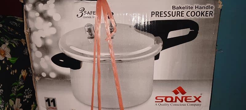 pressure cooker 0