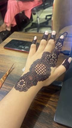 mehndi srtist