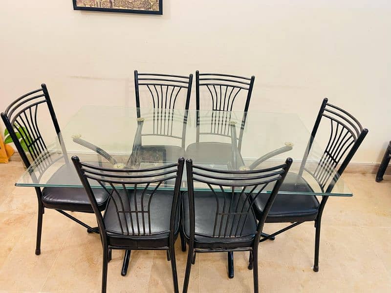 dinning table, 6 seater, amazing condition 0