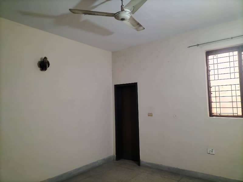 Johar Town Near Akbar Chowk 5 Marla Solid Double Story House Gated community 19