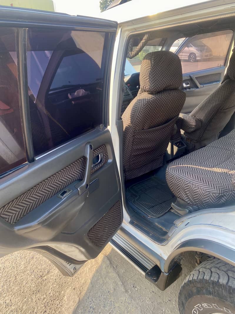 Mitsubishi Pajero 1995 16