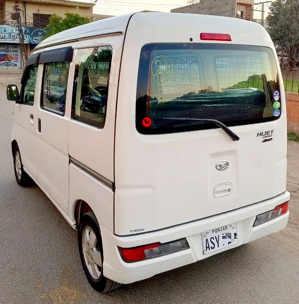 Daihatsu Hijet 2024 4