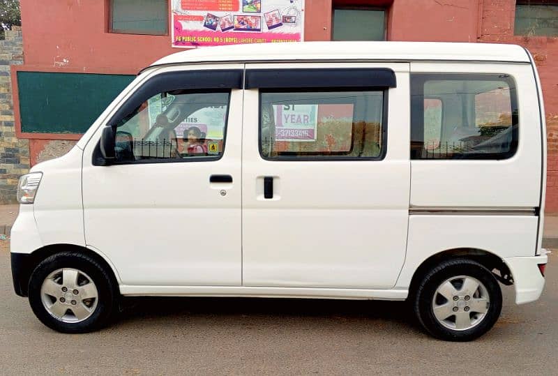 Daihatsu Hijet 2024 18