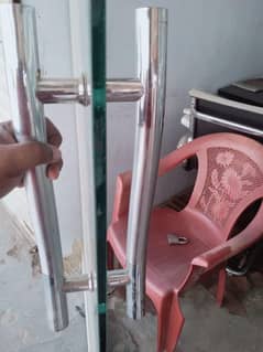 I am selling glass door.