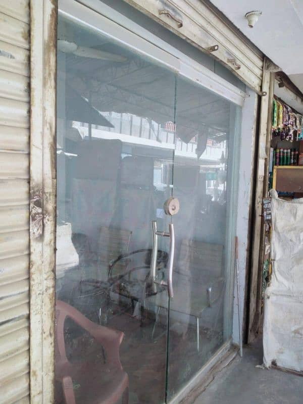 I am selling glass door. 2