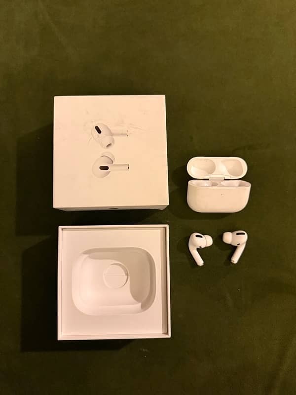 Apple AirPods Pro with Wireless Charging Case 0