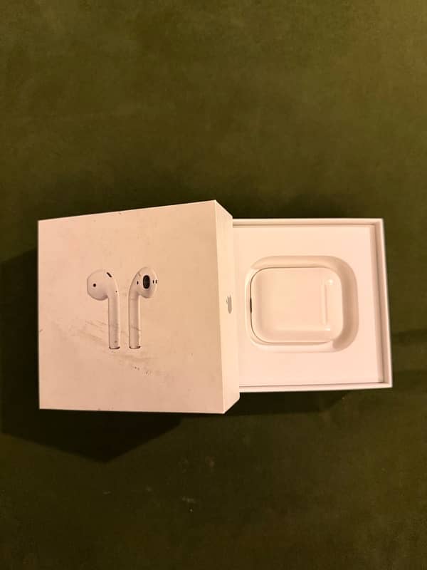 Apple AirPods 1st Gen 2