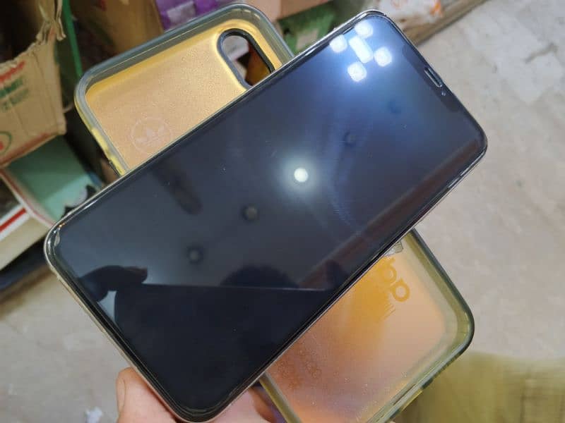 i phon xs max with charger orignel 2