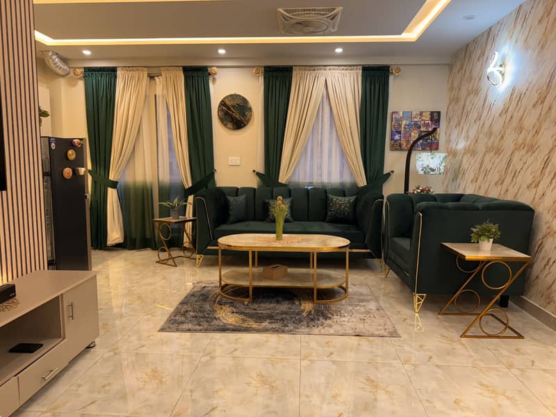 One Bed Brand New Luxury Apartment For Sale Facinf Perl One Tower Hot And Premium Location Sector E Bahria Town Lahore Nearst Theme Park And Eiffel Tower 2