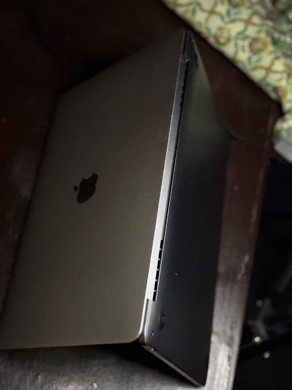 mac book pro M1 6