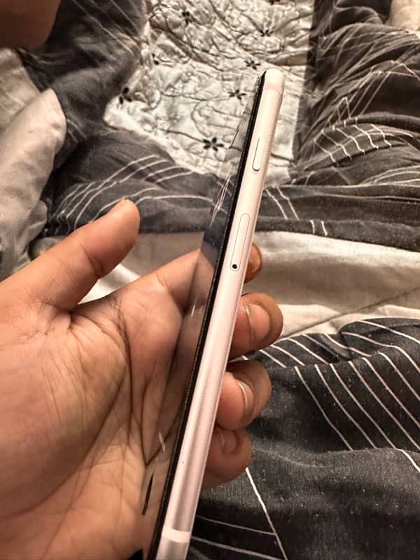 iPhone SE 2020 PTA 1