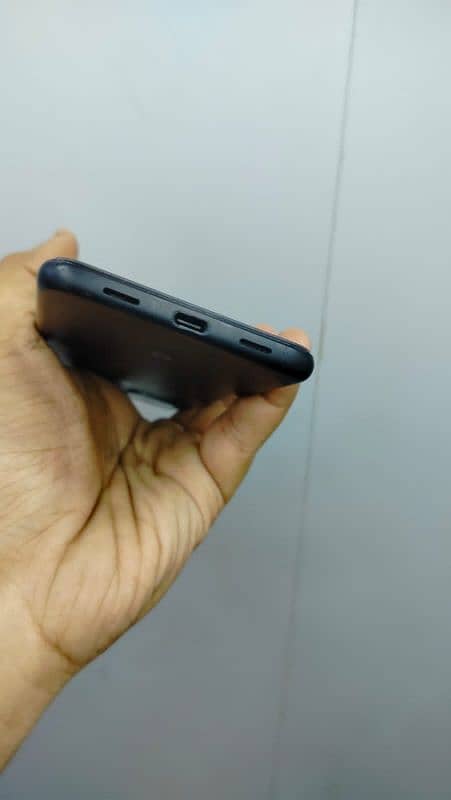 i am selling my Google pixel 4a5g 6 gb128gb 2