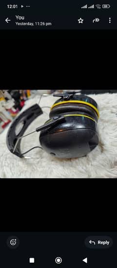 headphone branded laat mall