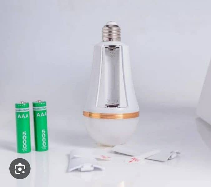 Rechargeable Bulb with 2 Lithium Batteries of 4500 mAh - Mini UPS Bulb 1