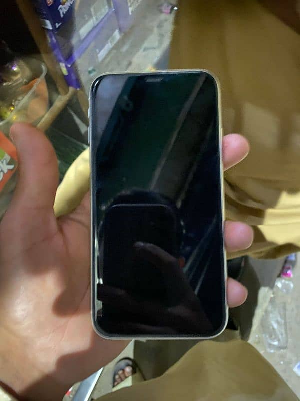 iphone 11 white colour gv 1