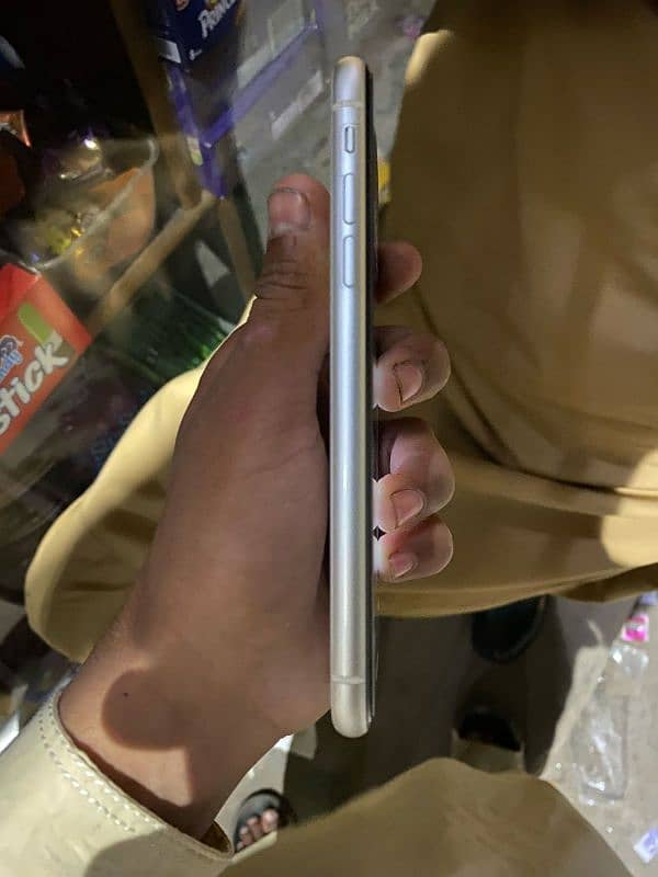 iphone 11 white colour gv 2