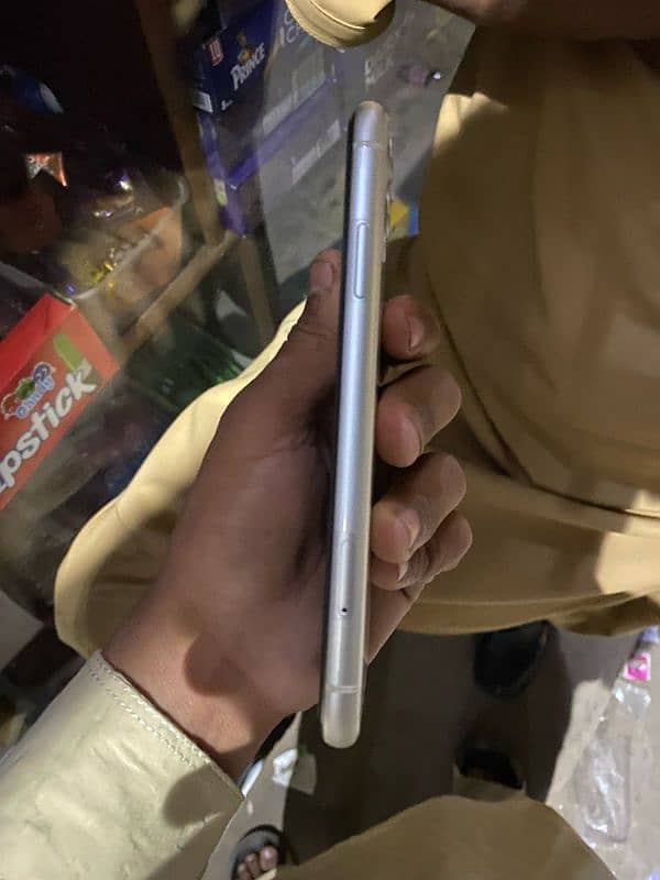 iphone 11 white colour gv 3