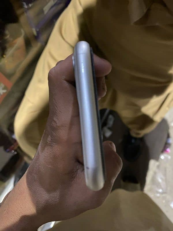 iphone 11 white colour gv 4