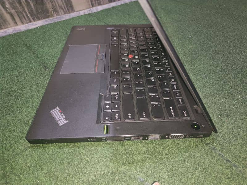 Lenovo Thinkpad T450s (Core i5-5th Gen) 3