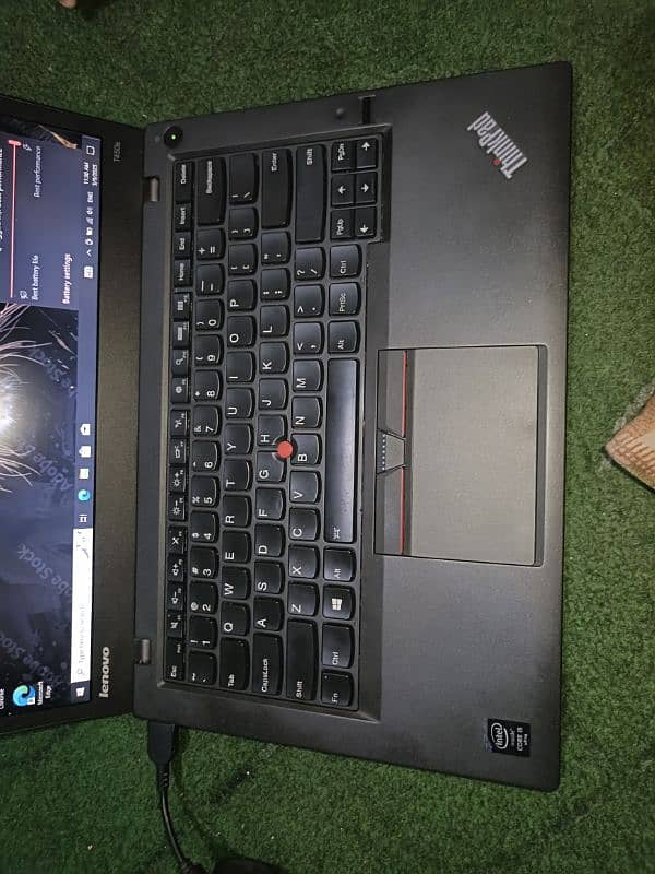 Lenovo Thinkpad T450s (Core i5-5th Gen) 5