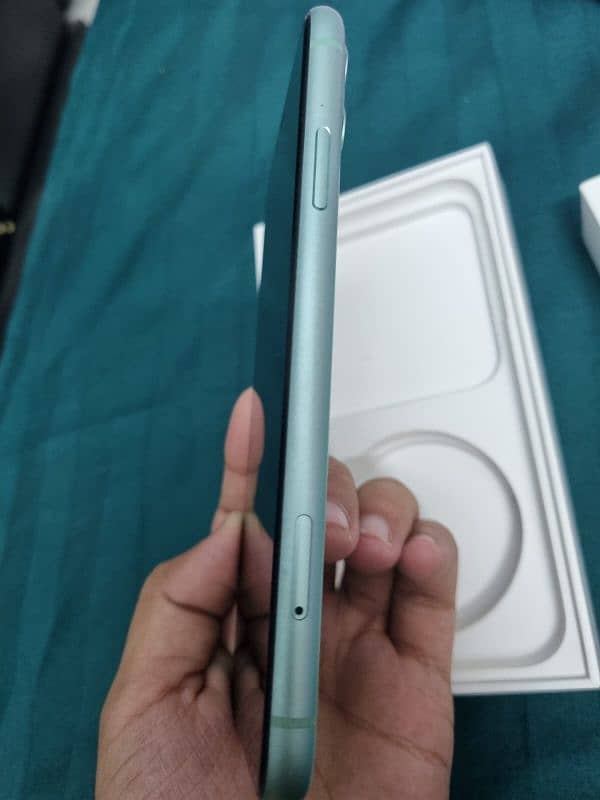 Iphone 11 PTA Approved, 64 GB with box 3