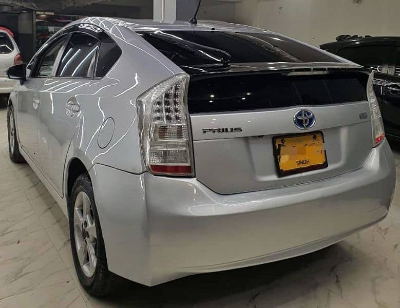 Toyota Prius 2012/2016 s push start full option 3