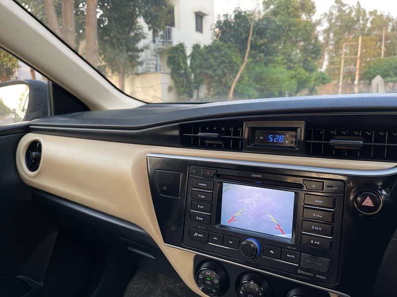 TOYOTA COROLLA GLI 2018 KARACHI REGISTERED 9