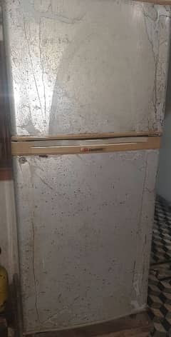 Dawlance Fridge Medium Size urgently sale