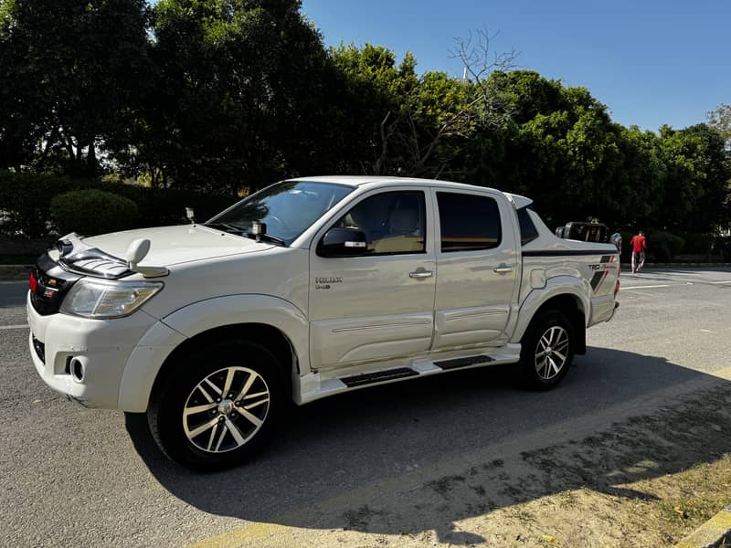 Toyota Hilux Vigo Champ G, Double Cabin 2015 Model 2