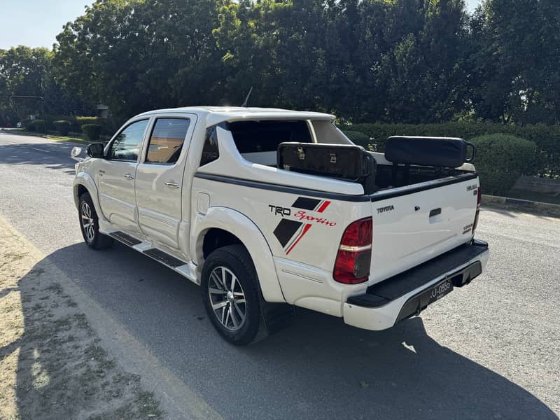 Toyota Hilux Vigo Champ G, Double Cabin 2015 Model 4