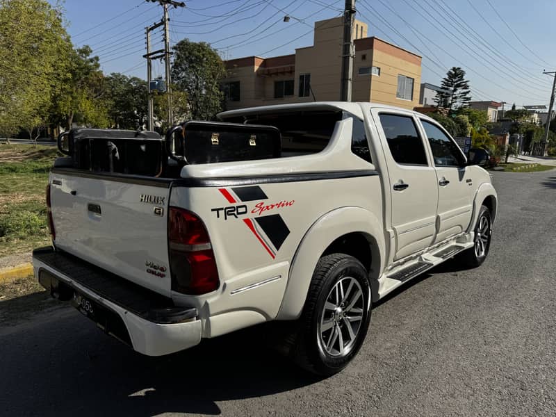 Toyota Hilux Vigo Champ G, Double Cabin 2015 Model 7