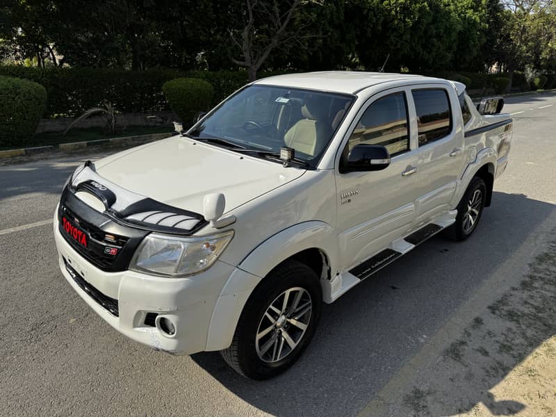 Toyota Hilux Vigo Champ G, Double Cabin 2015 Model 12