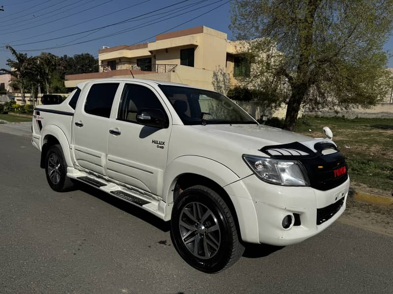 Toyota Hilux Vigo Champ G, Double Cabin 2015 Model 14