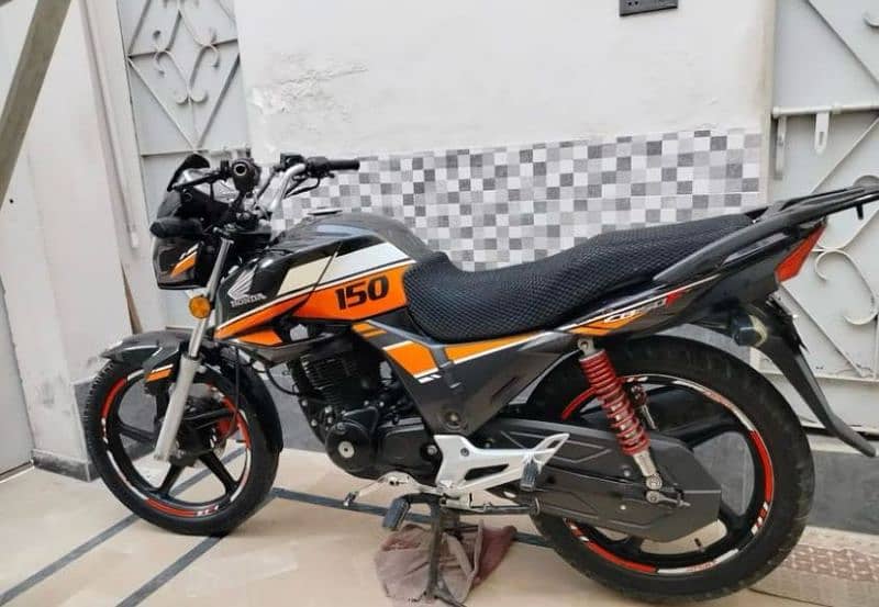 Honda CB 150f 2018 model urgent sell 03048376761 0