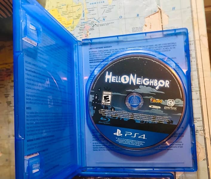 Hello Neighbor Ps4 Disk - slightly used, disk in perfect condition 2