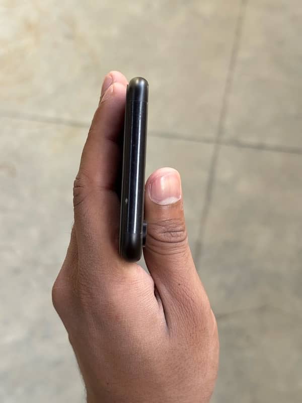 iPhone XR (64gb) PTA Approved 4