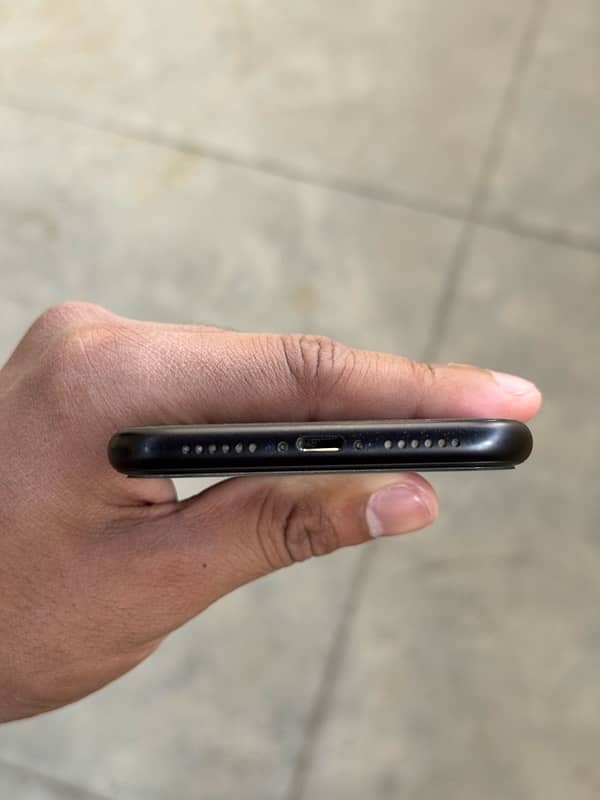 iPhone XR (64gb) PTA Approved 5