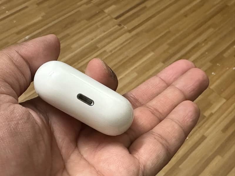 Airpods 3 - 100% functional, no fault but scratches on the case 1