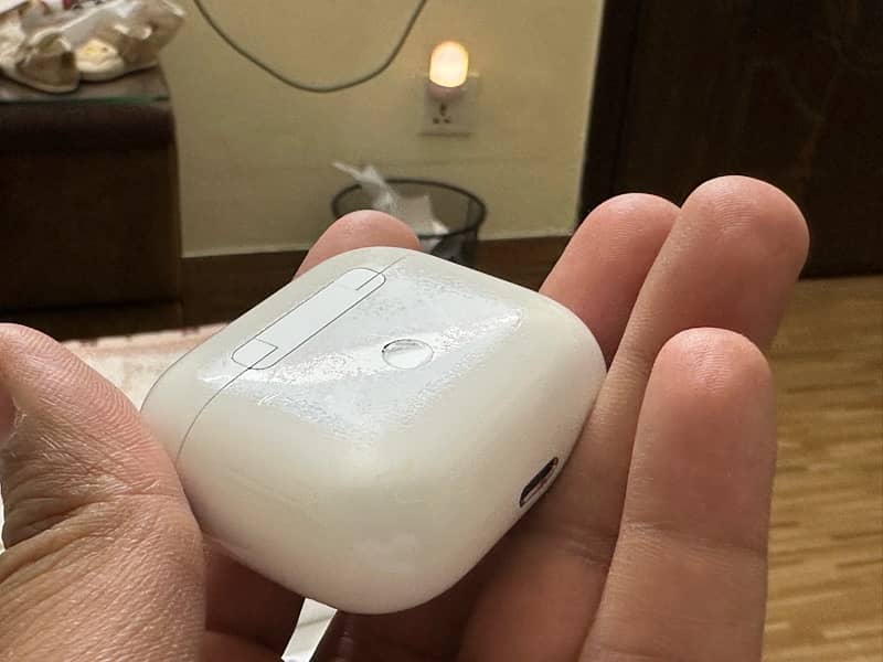 Airpods 3 - 100% functional, no fault but scratches on the case 4