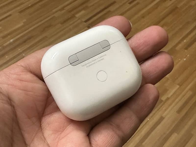 Airpods 3 - 100% functional, no fault but scratches on the case 5